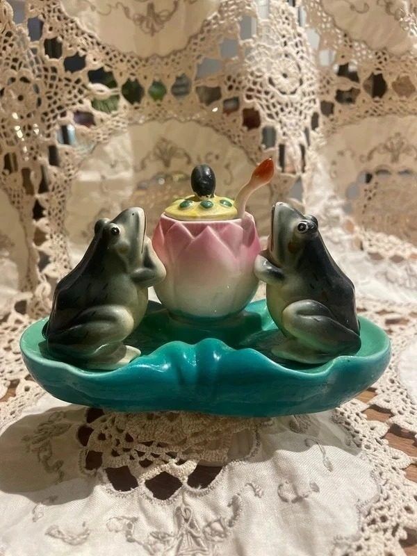 Ceramic Frog Salt And Pepper Shaker Set image 1