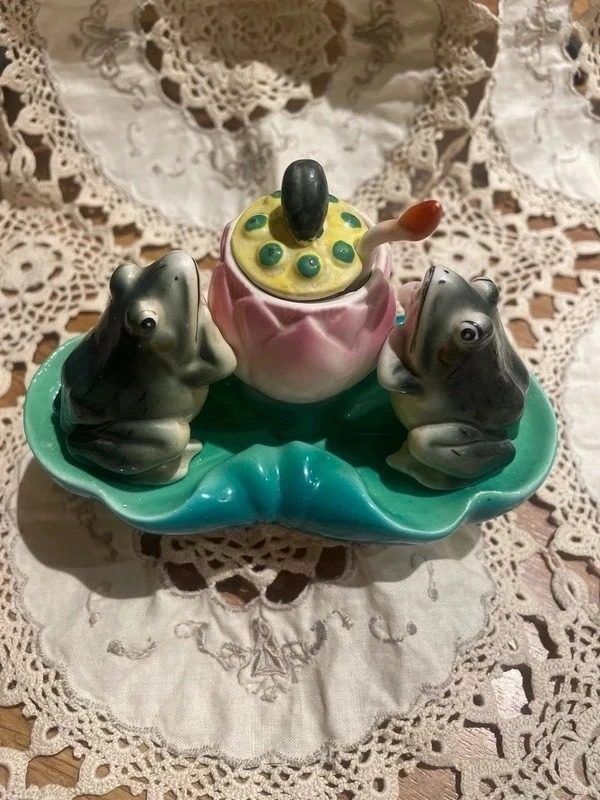 Ceramic Frog Salt And Pepper Shaker Set image 2