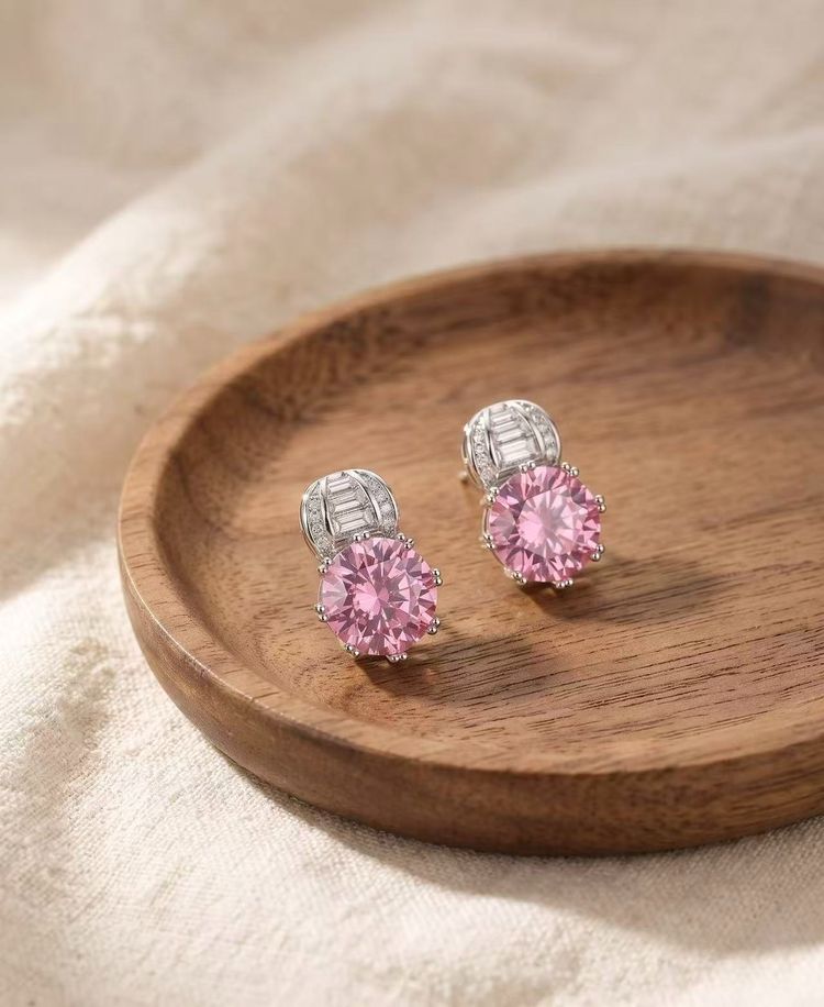 Immagine di Pink Gemstone Stud Earrings 1
