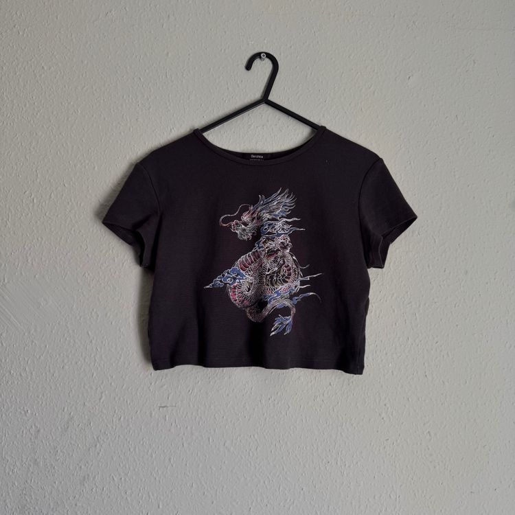 Other Black Cropped T-Shirt With Dragon Graphic product image