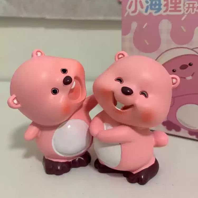 Pink Otter Figurines Set imagen 1