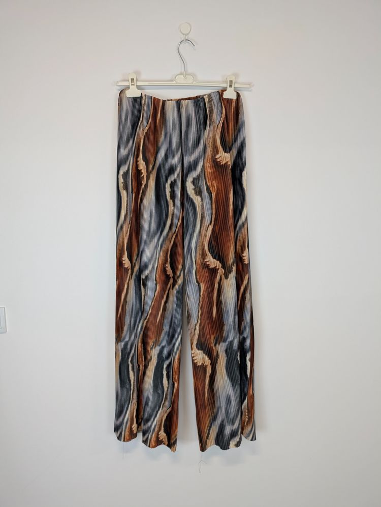 Pleated Wide-Leg Pants 2