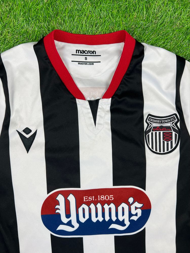 Grimsby Town 2021/2022 home football shirt- macron- size small  2