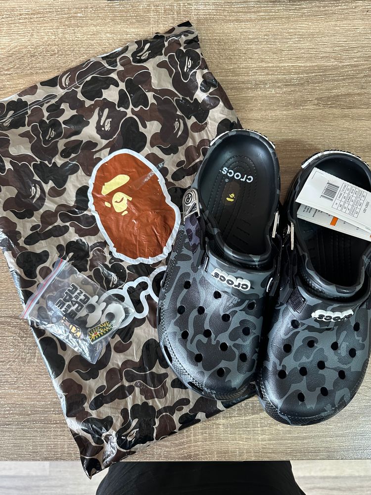 Crocs Camo Clogs With A Bathing Ape Collaboration obraz 2
