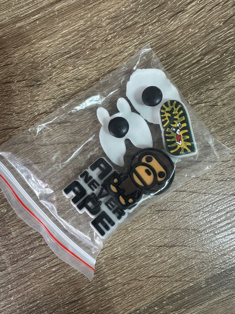 Crocs Camo Clogs With A Bathing Ape Collaboration obraz 3