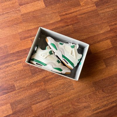 Jordan 4 Retro SB Pine Green Taglia 42 (Usato)