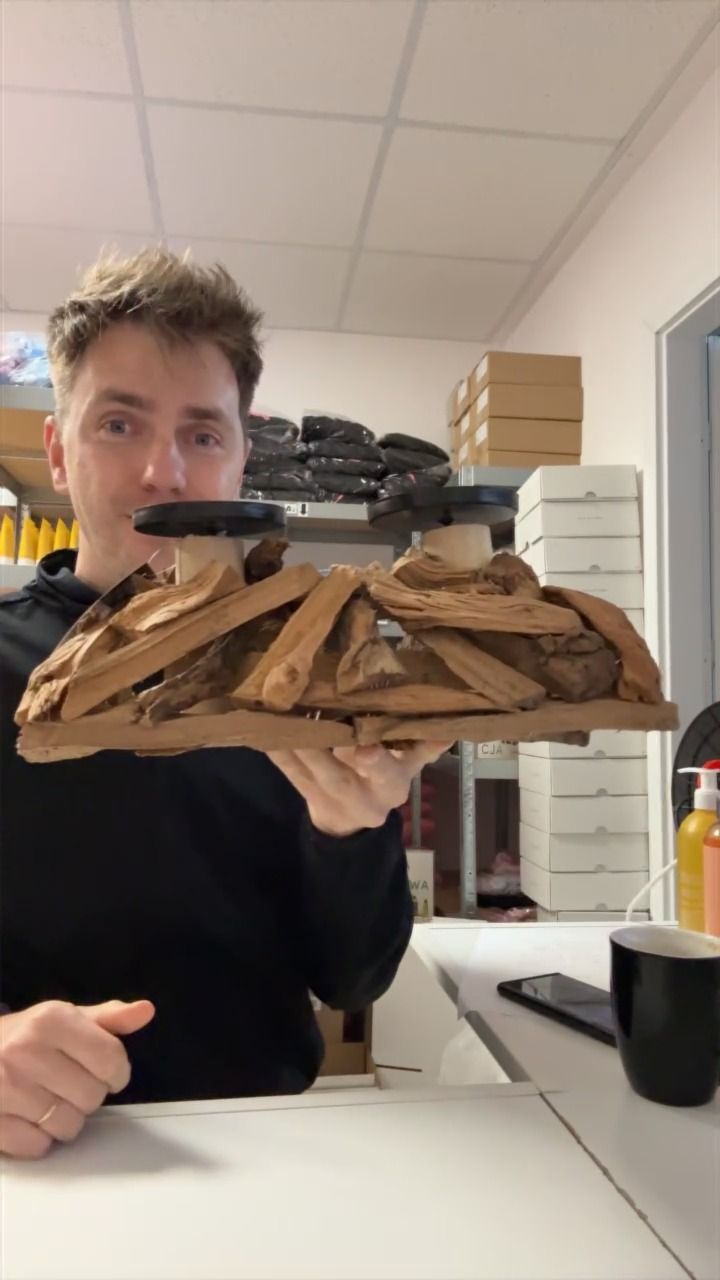 ŚWIECZNIK DEKORACYJNY - DREWNIANY