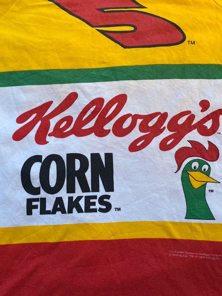 Vintage 90s Kellogg’s all over print racing T-shirt imagen 3