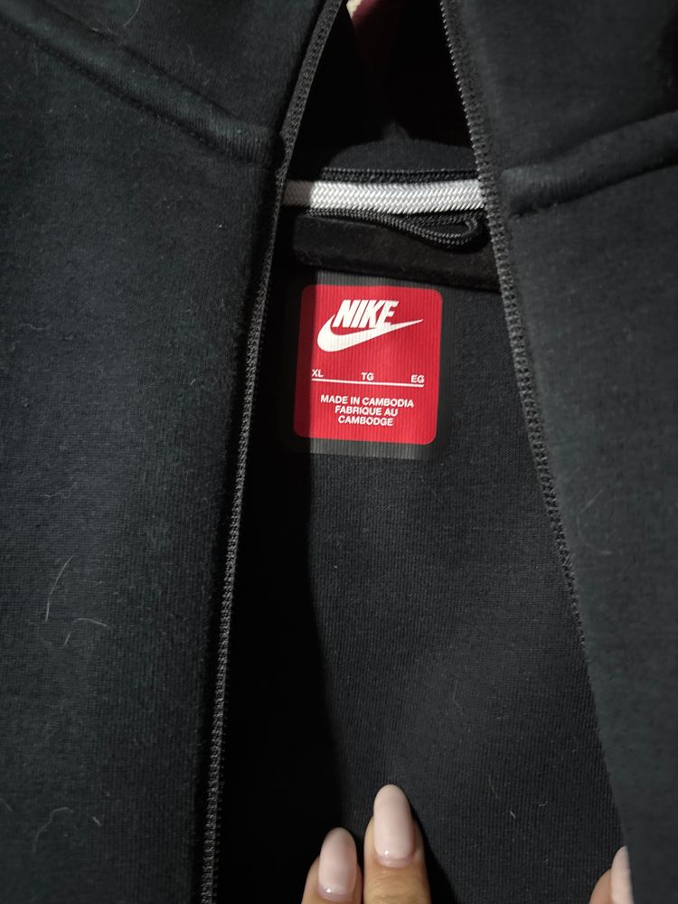 Nike Black Zip-Up Hoodie image 2
