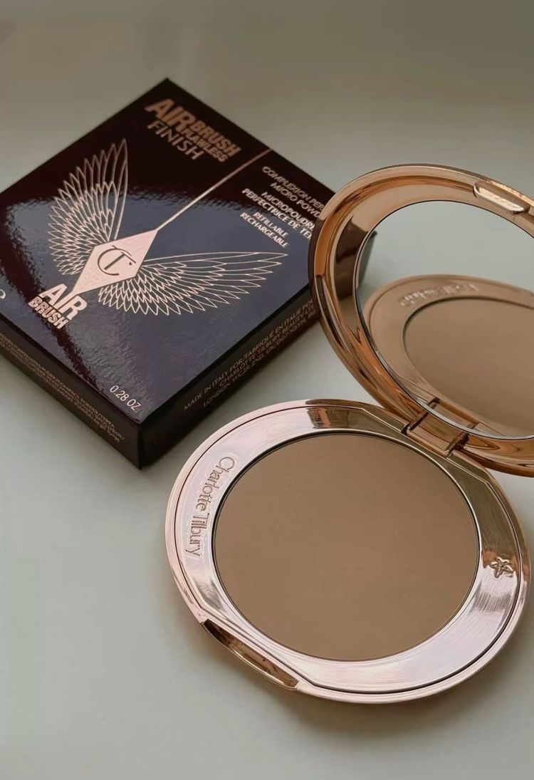 Charlotte Tilbury Airbrush Flawless Finish Complexion Perfecting Micro Powder image 2