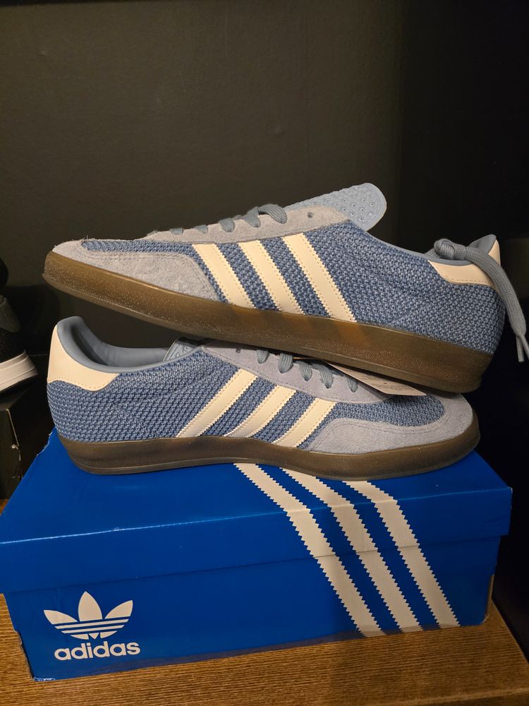 Adidas Sneakers