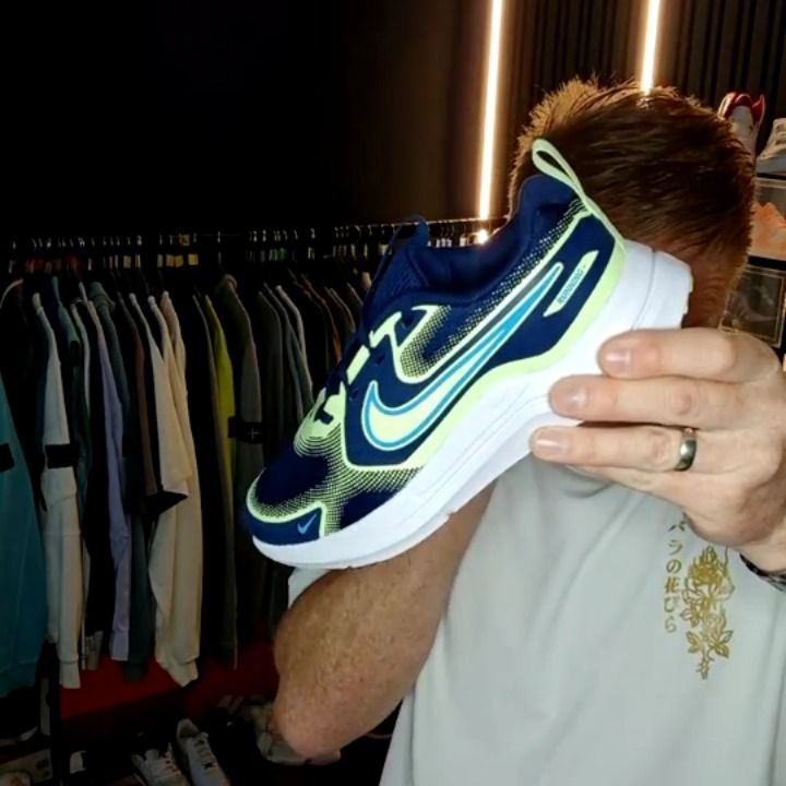 Nike Nike Cosmic Runner Blue/Yellow Size UK4.5 product image