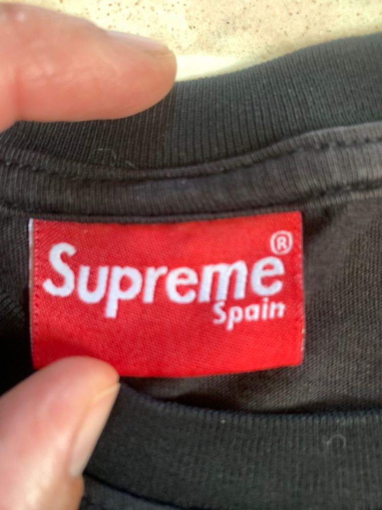 Black T-Shirt With Supreme Logo 2