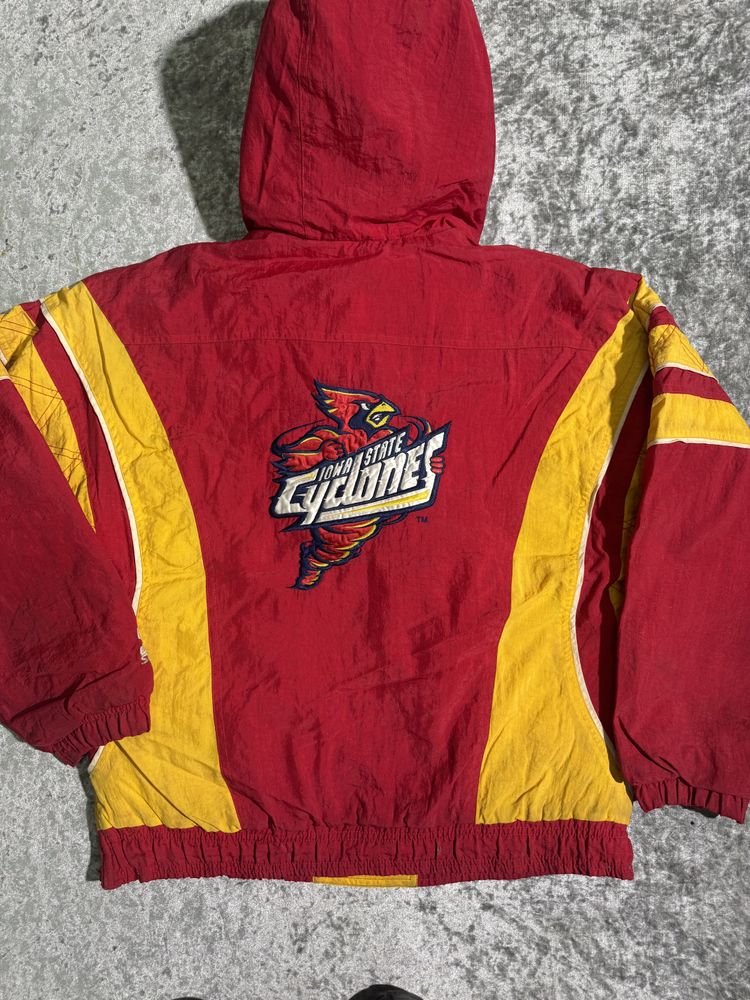Red And Yellow Hooded Jacket With Iowa Cyclones  imagen 1