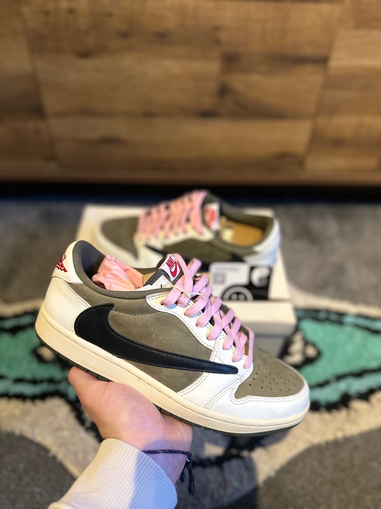 Nike Air Jordan 1 Travis Scott “Medium Olive” U.K. 7.5