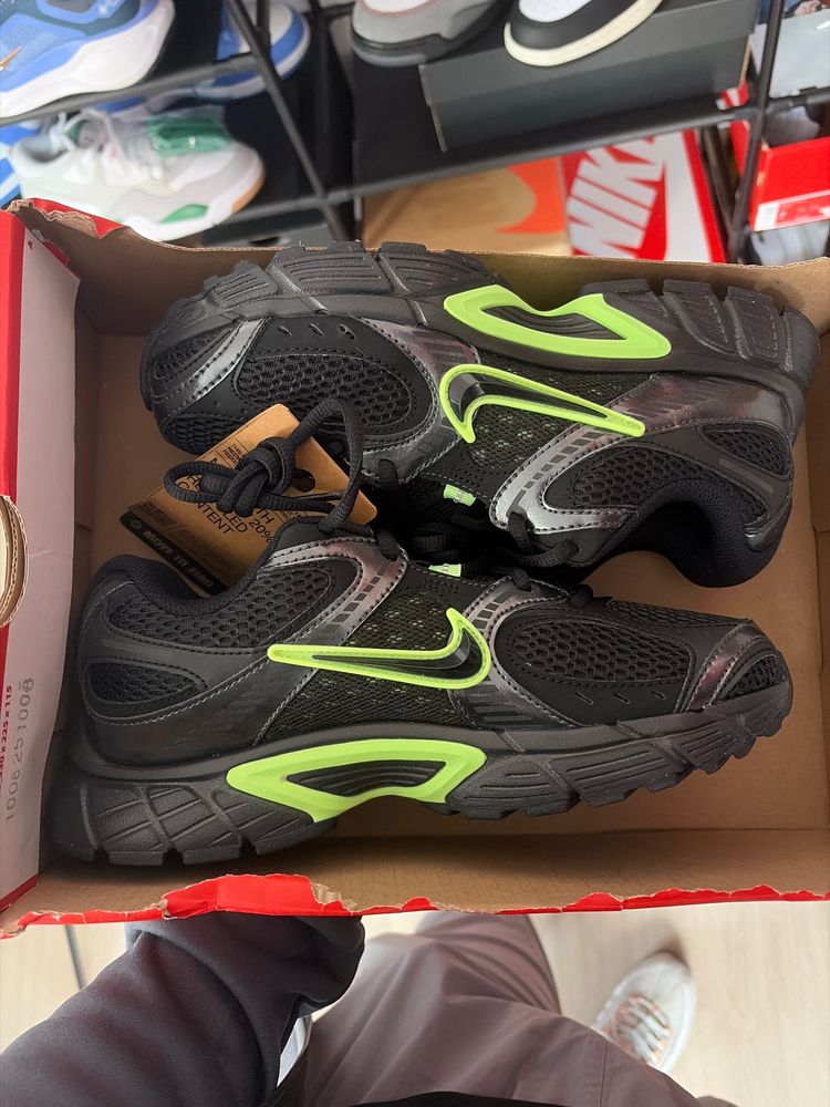 Nike V5 Rnr Sneakers