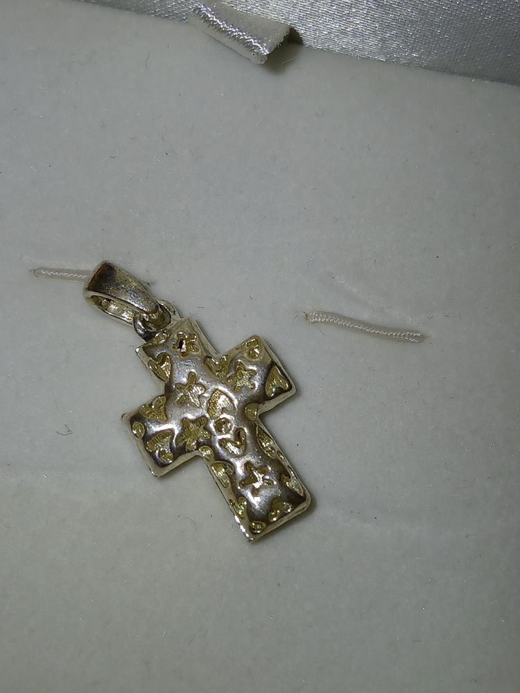 Silver Tone Cross Pendant With Rhinestones image 3