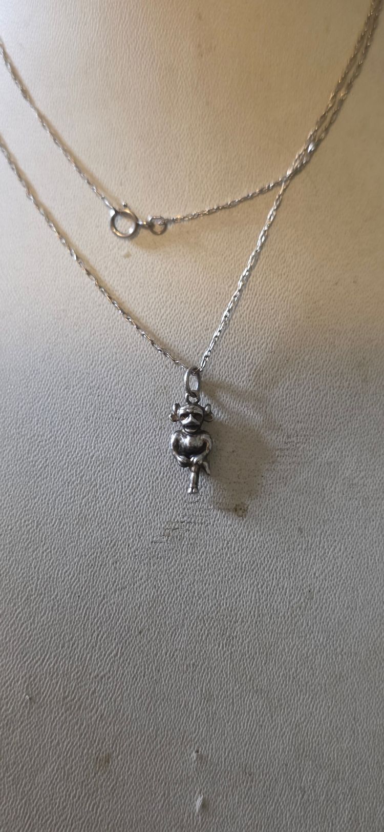17). 925 sterling Silver Necklace With Cartoon Character Pendant