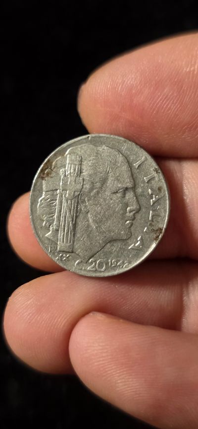 21). Italian 20 Lire Coin
