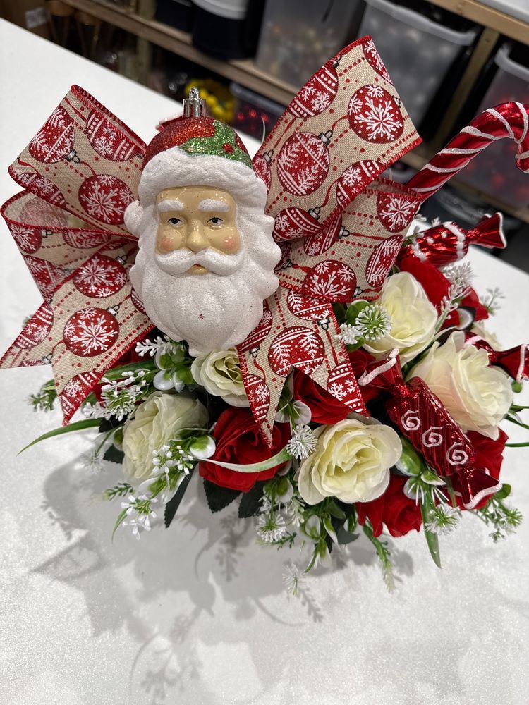 Immagine di Christmas flower bucket- small - medium or large 4