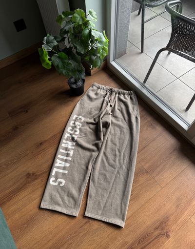 Fear Of God Essentials Sweatpants L size