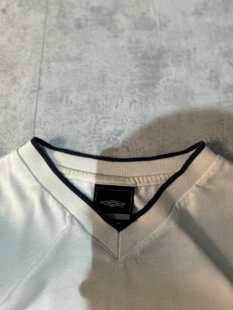 Umbro White V-Neck T-Shirt imagen 2