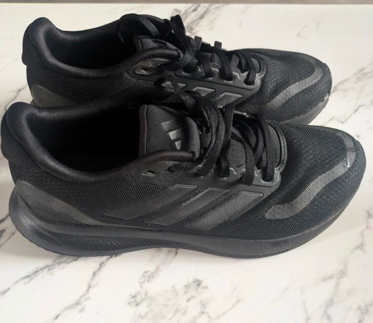 Immagine di Adidas Black Running Shoes 1