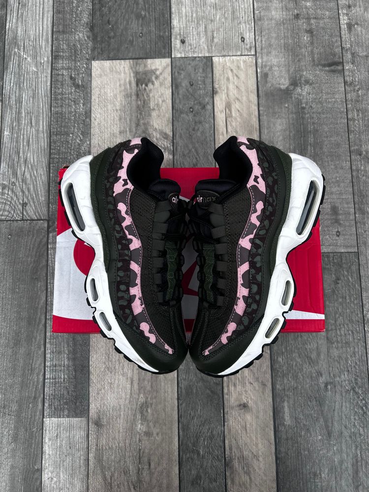 Nike Air Max 95 Trainers ‘Olive Sequoia Camo Pink’ - Size UK 4 image 3