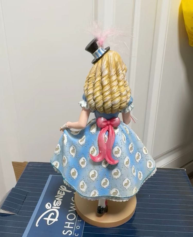 Disney Showcase Collection Figurine 2