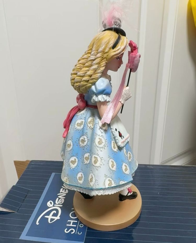 Disney Showcase Collection Figurine 3