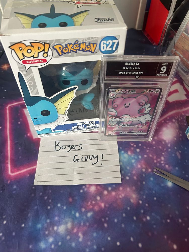 Get Graded 9 Blissey EX Slab (has some scratches) AND Funko Pop! Games Vaporeon Pokémon (Brand new but Damaged box) imagen 1