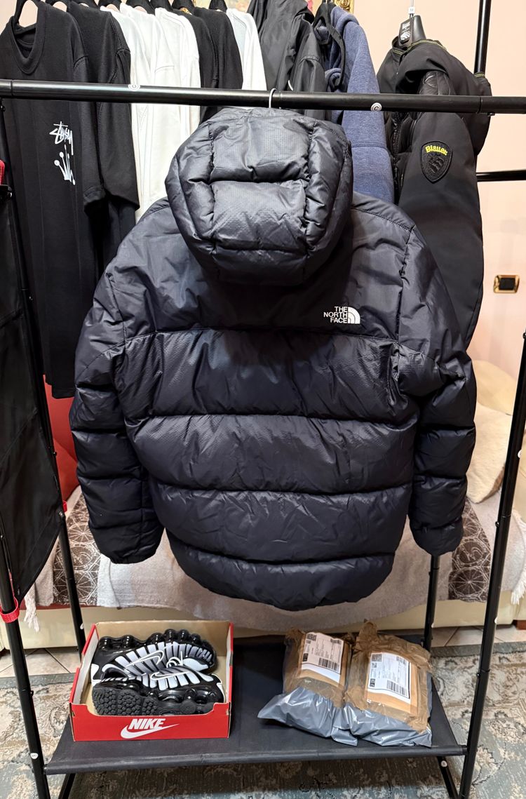 The North Face Men'S Black Puffer Jacket image 2