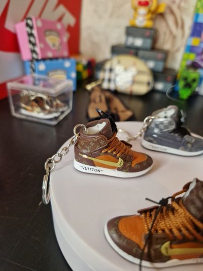 Off white Louis Vuitton Sneaker Keychain