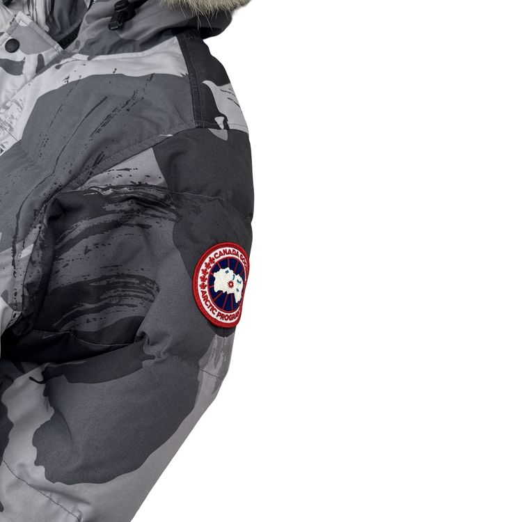 Canada Goose Grey Camo Premium Down Carson Coyote Fur Parka Jacket - Large image 7