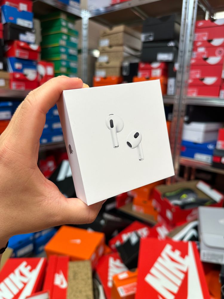 APPLE AIRPODS 3RD GEN  ‘MAGSAFE CHARGING CASE’