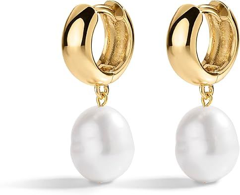 Immagine di Gold Hoop Earrings With White Pearl Drops 1