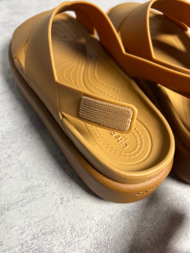 Immagine di Crocs - Kroksy Damskie 38-39EU 8