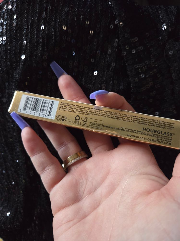 Hourglass Volumizing Glossy Stick image 4