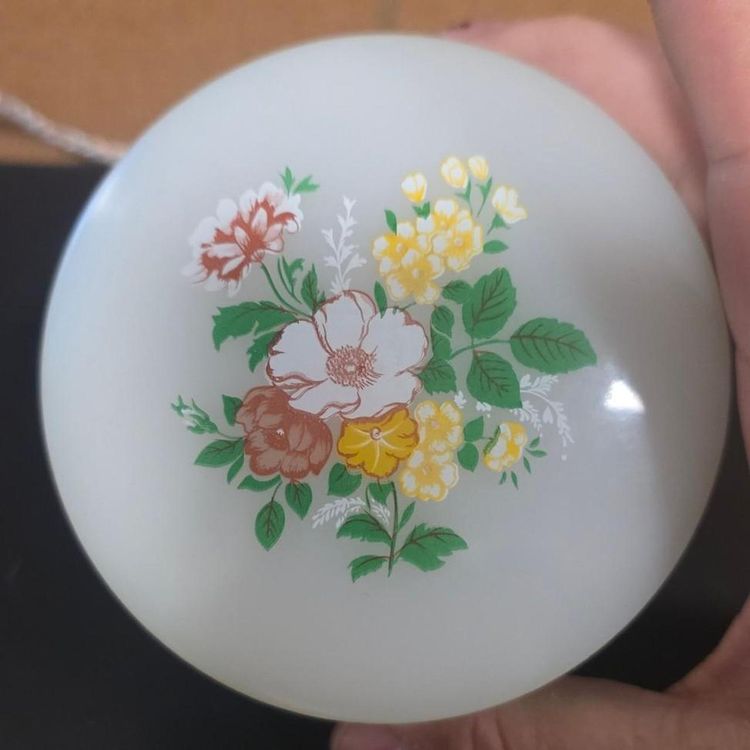 £12, Round Floral Trinket Box vintage  image 3