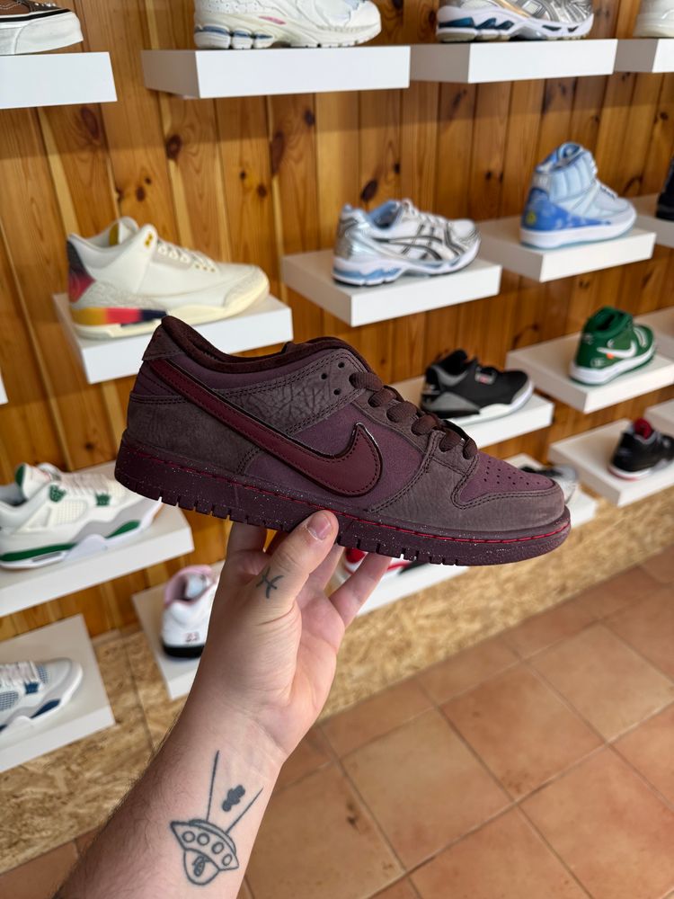 Nike Dunk Low SB City Of Love Burgundy