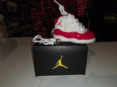 Jordan 11 White Red 8000mAh Powerbank