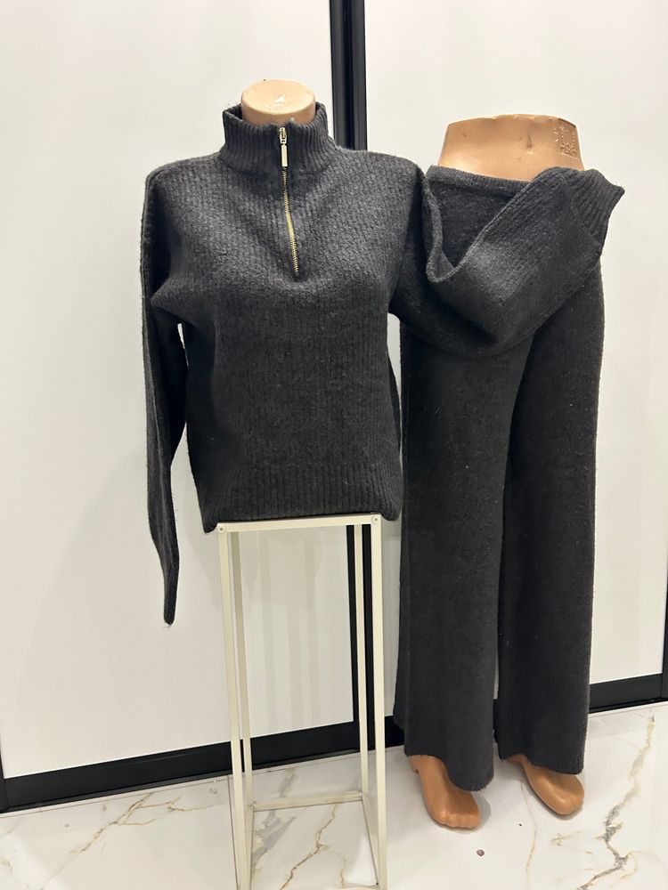 Black Long Puffer Coat obraz 5