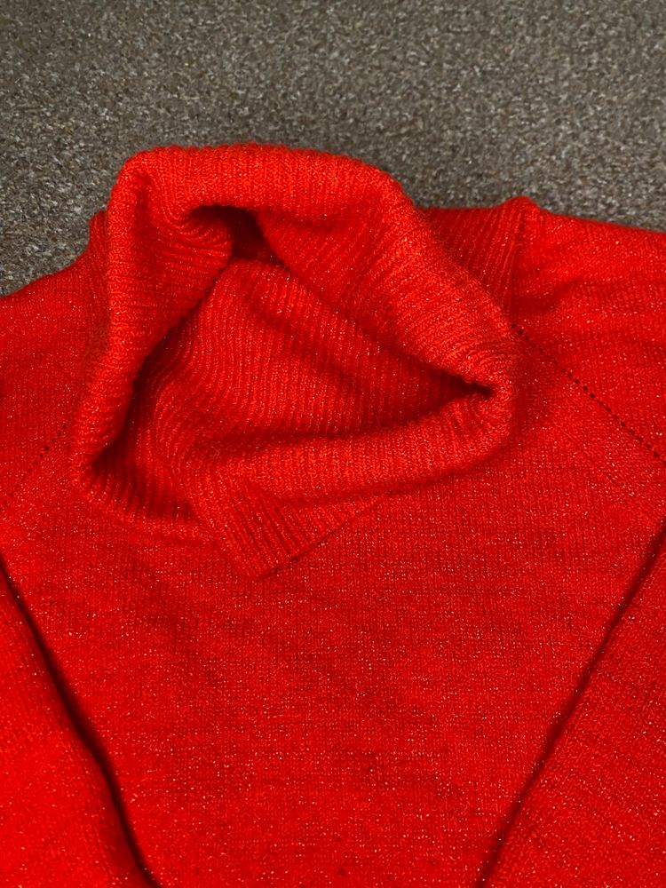 George Red Turtleneck Sweater obraz 2
