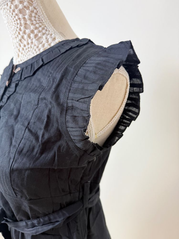 Black Sleeveless Dress With Belt 8
