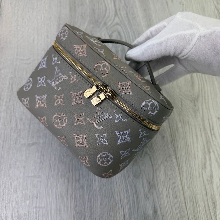 Louis Vuitton Women’s Nice Mini Toiletry Pouch 10