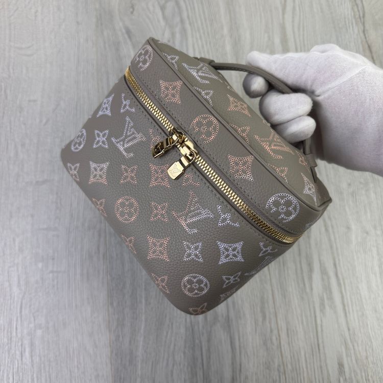 Louis Vuitton Women’s Nice Mini Toiletry Pouch 6