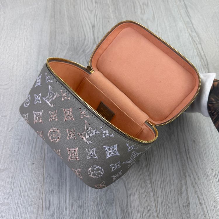 Louis Vuitton Women’s Nice Mini Toiletry Pouch 9