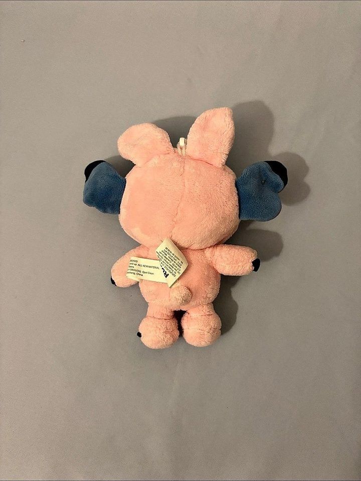 Pink Plush Toy With Blue Ears imagen 1