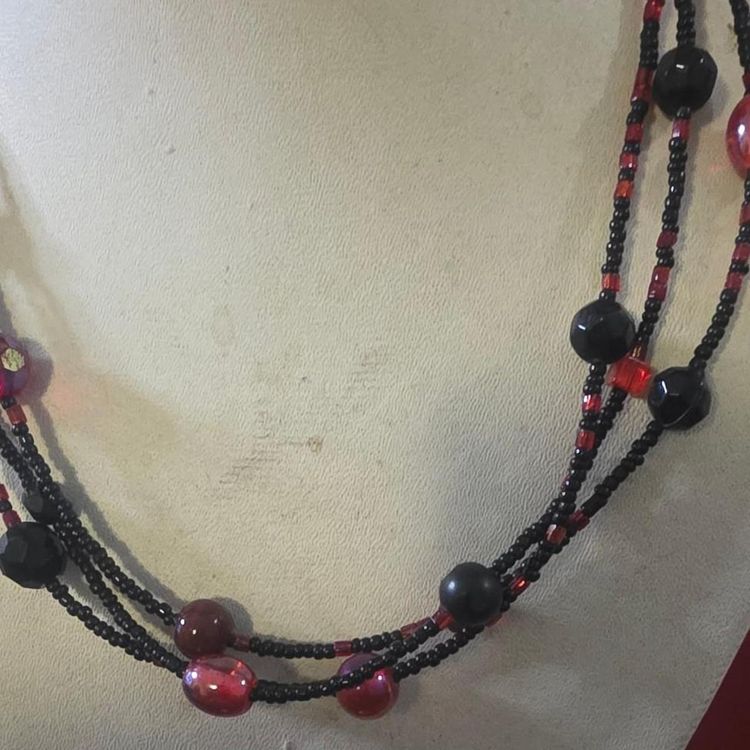 Immagine di Black And Red Beaded Necklace Glass  7