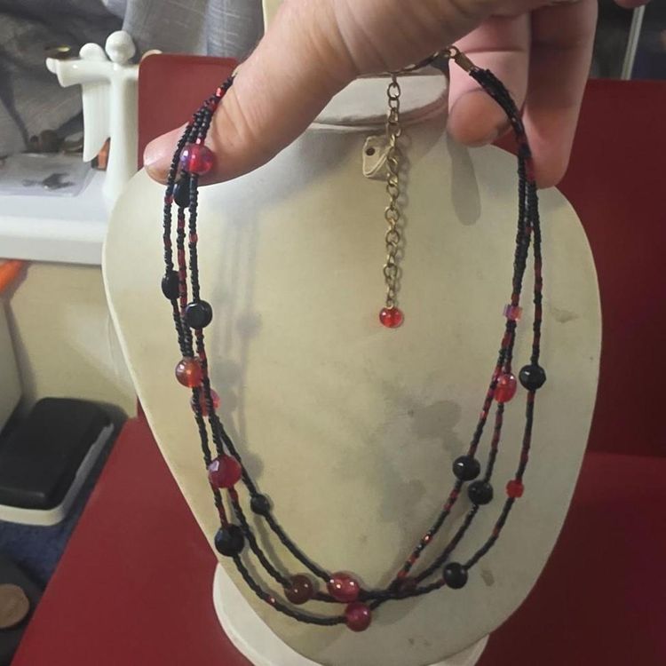 Immagine di Black And Red Beaded Necklace Glass  4